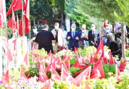 15 Temmuz Demokrasi ve Milli Birlik Günü şehitlik ziyareti ile başladı