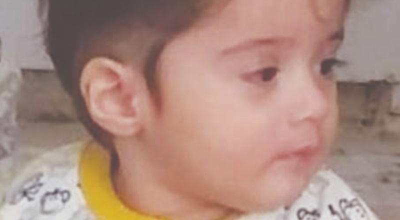 1,5 yaşındaki kızını yumruk vurarak öldürdü