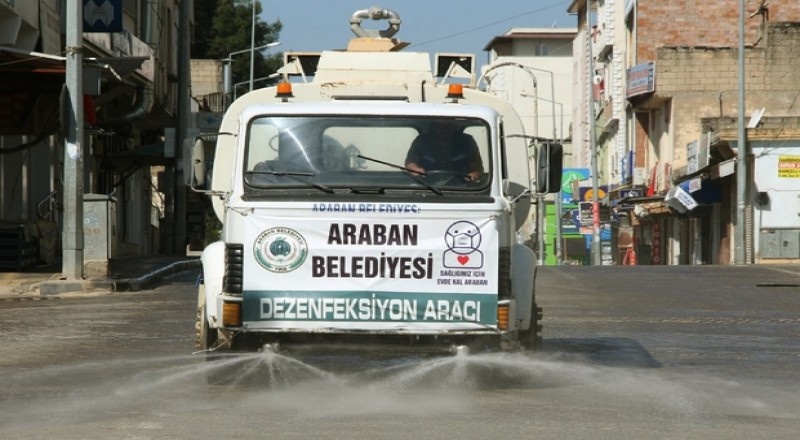 Araban caddeleri yıkandı