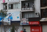 Vatandaş balkondan verdi, zabıta besledi