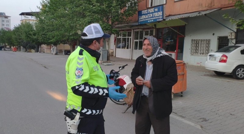 Sokağa çıkanlar cezayı yedi