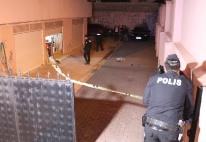 Amcasını ve kuzenini pompalı tüfekle yaralayıp kaçtı
