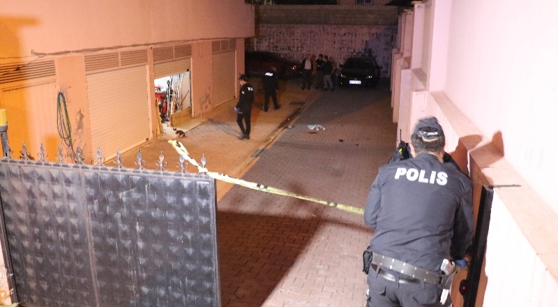 Amcasını ve kuzenini pompalı tüfekle yaralayıp kaçtı