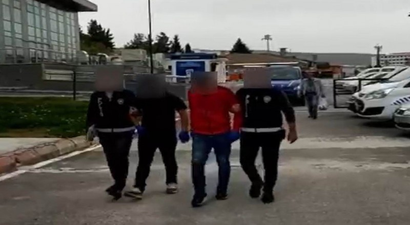 Sahte polisleri, gerçek polisler yakaladı