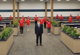 Gençlerle bir araya geldi