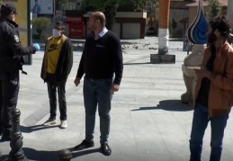 Polisten yasağa uymayanlara sosyal mesafeli ceza