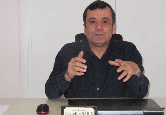 İnsanlar, genellikle menfaat ve çıkarları için yalan söyler