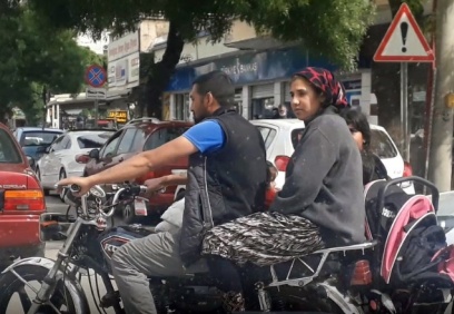 Kasksız, tedbirsiz aile boyu yolculuk