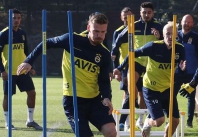 Fenerbahçe sahaya iniyor