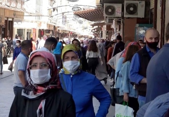 Her yer tıklım tıklım insan dolu