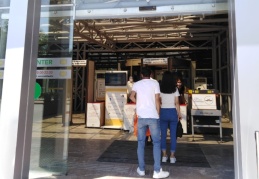 Maske kullanımına ve mesafeye dikkat edeceğiz