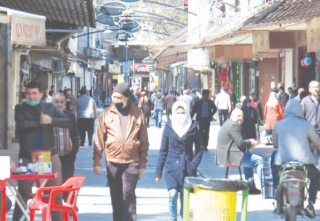 Anteplinin, Korona umurunda değil! Sosyal mesafe sıfırlandı!