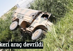 Askeri araç devrildi