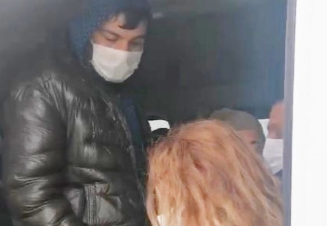 17 kişilik minibüsten 21 kişi çıktı