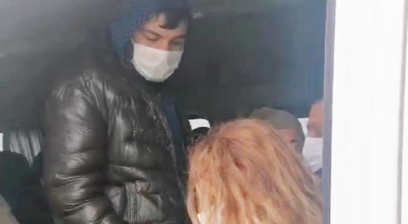 17 kişilik minibüsten 21 kişi çıktı