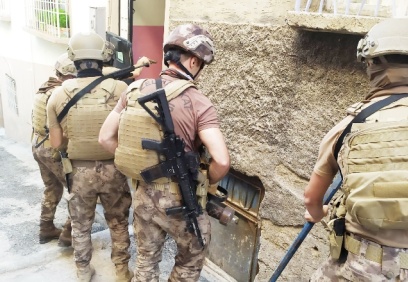 18 adrese uyuşturucu baskını düzenlendi