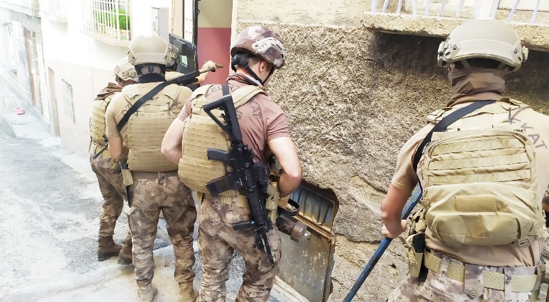 18 adrese uyuşturucu baskını düzenlendi