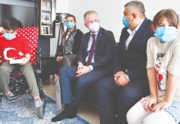 2 bin 300 çocuğa hediye dağıtıldı