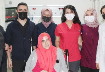 2 çocuk annesi, 74 günlük tedaviyle hayata tutundu