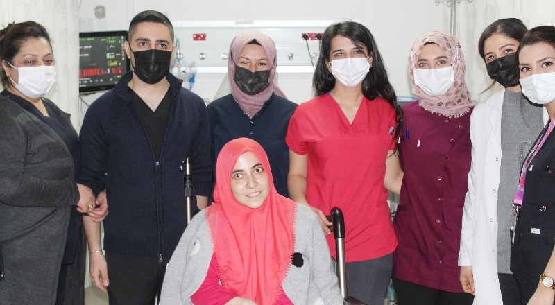 2 çocuk annesi, 74 günlük tedaviyle hayata tutundu