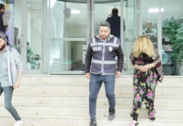 2 ilde 5 ayrı suçtan aranan ve 64 yıl hapis cezası bulunan kadın yakalandı