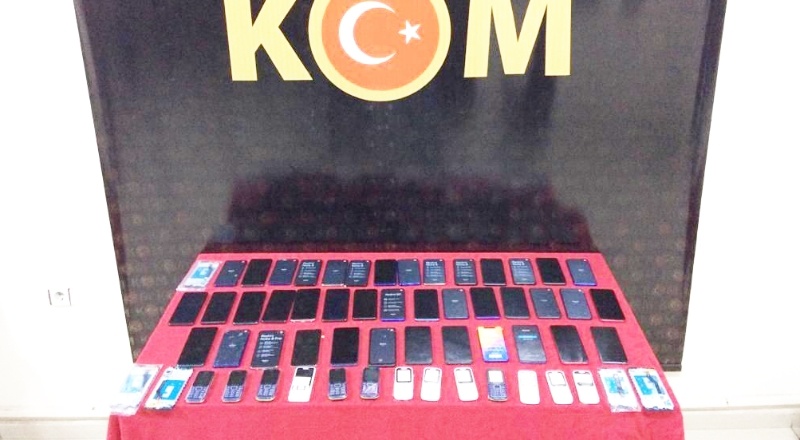 2 ton kaçak akaryakıt ve cep telefonuna el konuldu