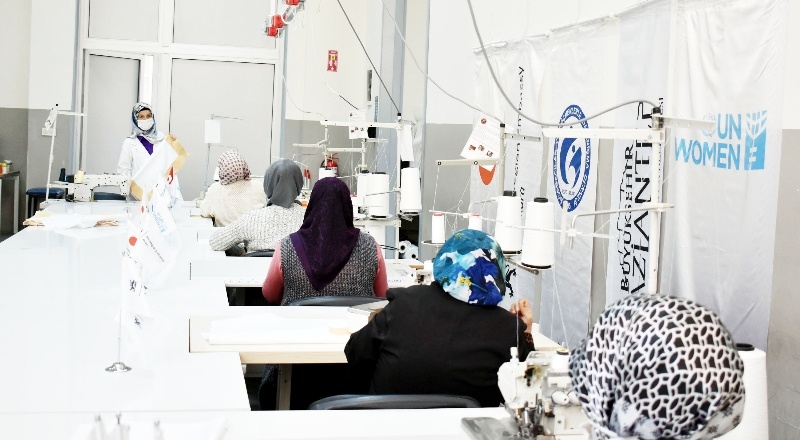 20 Afgan ve Suriyeli kadın terzi oldu