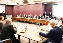 21 belediye başkanı buluştu