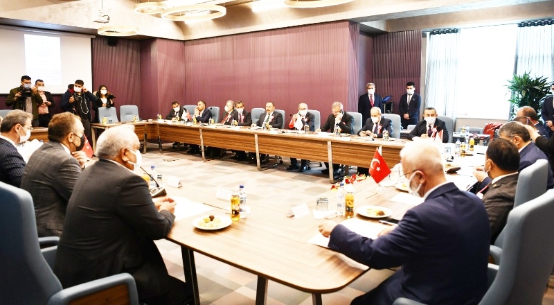 21 belediye başkanı buluştu