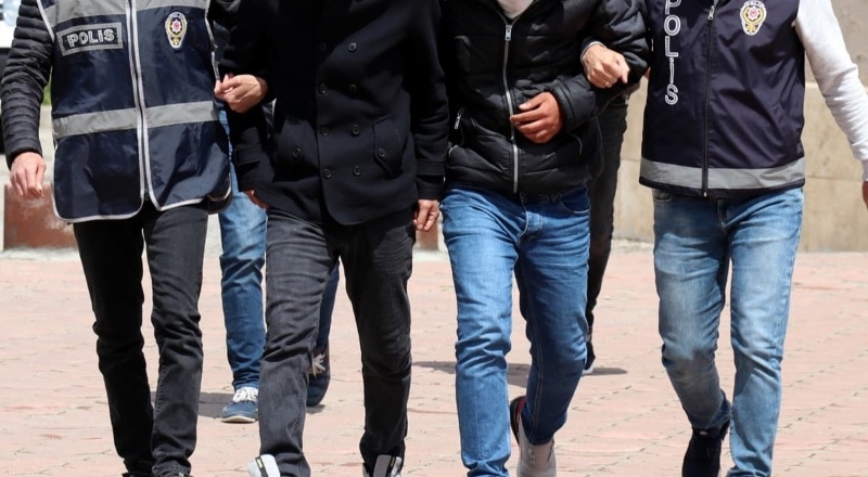 24 Emniyet mensubu gözaltına alındı