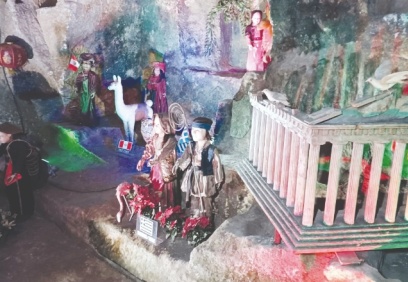 24 ülkeye ait geleneksel çocuk kıyafetleri sergileniyor