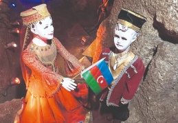 24 ülkeye ait geleneksel çocuk kıyafetleri sergileniyor