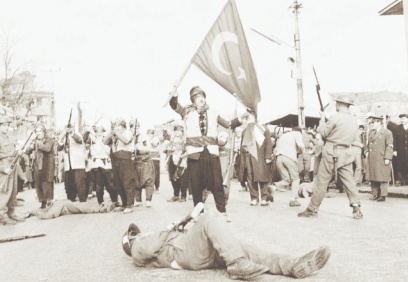 25 Aralık kutlamaları tek kitapta derlendi