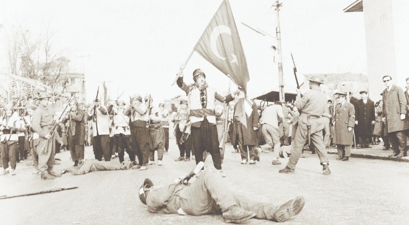 25 Aralık kutlamaları tek kitapta derlendi