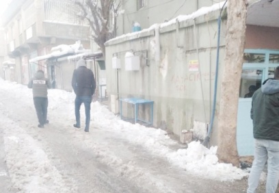 25 fabrika işçisini kraathaneye bırakıp kaçtı