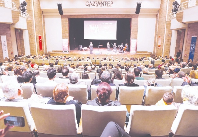 27 Mart Dünya Tiyatro Günü’nde şehir tiyatrosu kuruldu