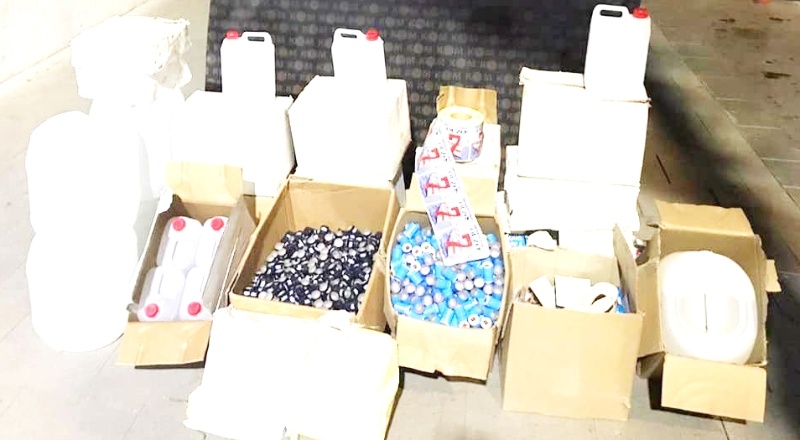 281 şişe içki, 569 litre etil alkol ve 82,5 litre dökme içki ele geçirildi