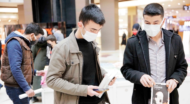 2’nci Kitap Fuarı, kitapseverlerle buluştu