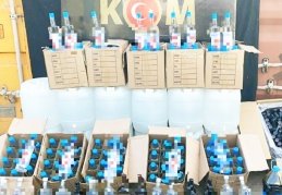 3 ayrı baskında yüzlerce litre kaçak içki ele geçirildi