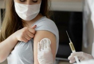 3 doz aşı olmuş kişiler iki doz aşı olmuş kişilerden daha iyi korunuyor