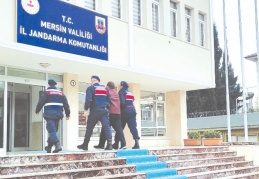 3 kişi gözaltında, digital malzemelere el konuldu