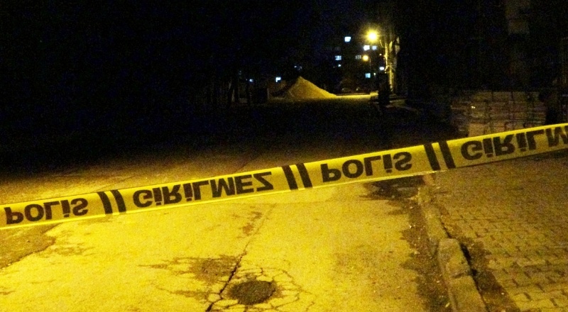 3 saat boyunca sönmedi, cadde trafiğe kapatıldı