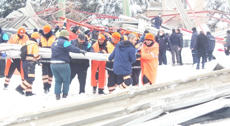 30 Civarında araç hasar gördü