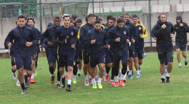30 futbolcu koronavirüs!