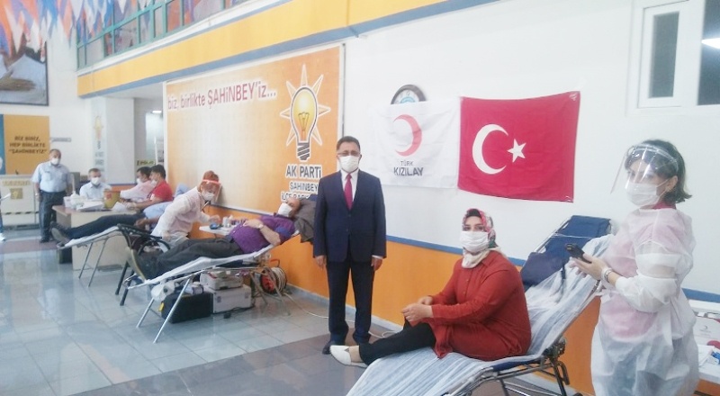 300 ünite kan bağışında bulundular