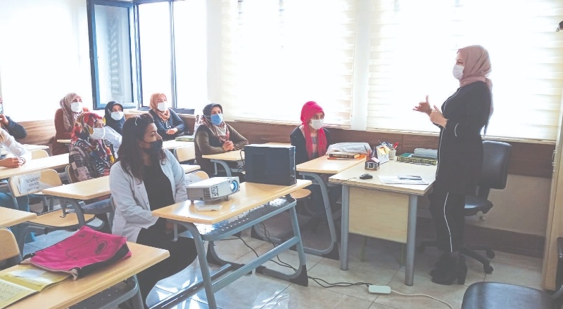 315 anneyi rehber öğretmen ve polis eğitiyor