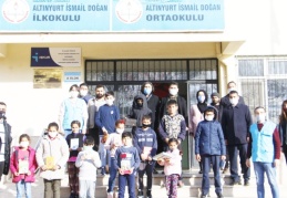350 çocuğa ayakkabı ve kitap yardımı yapıldı