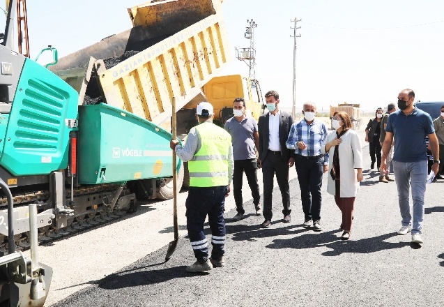 360 kilometre yolun kaplama ve sıcak asfalt serimi yapıldı