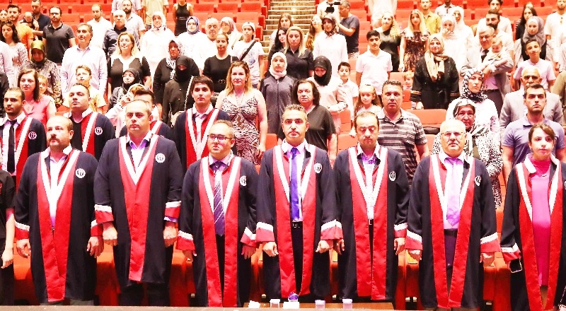 38 öğrenci düzenlenen diploma töreninde büyük heyecan yaşadı