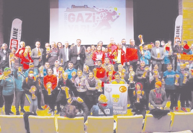 3’üncü Gazi Yarı Maratonu’nun ödülleri dağıtıldı